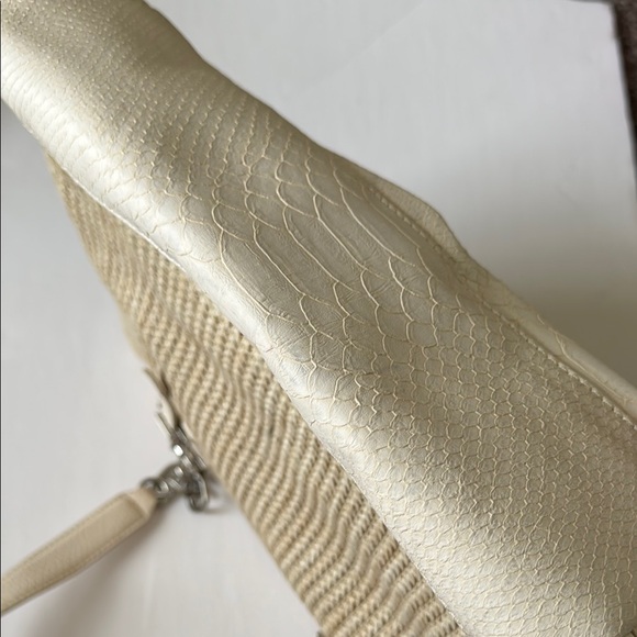 Simply Vera Wang Tan and White Bag - Picture 8 of 8